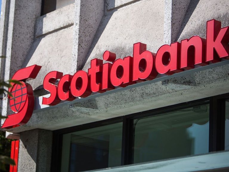 La Banque Scotia ne s’attend pas à une hausse des provisions pour pertes sur prêts, mais augmente son dividende