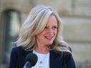 La chef du NPD de l'Alberta, Rachel Notley, prend la parole à Calgary le jeudi 4 mai 2023. 