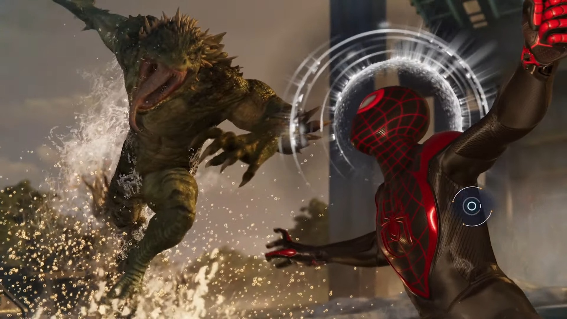 Lézard attaque Miles Morales dans Marvel's Spider-Man 2.