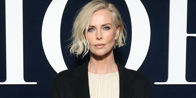 La star de Doctor Strange, Charlize Theron, partage une mise à jour sur l'avenir de Marvel
