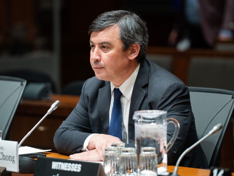 Le député Michael Chong dit avoir reçu des menaces personnelles, en plus des menaces contre sa famille