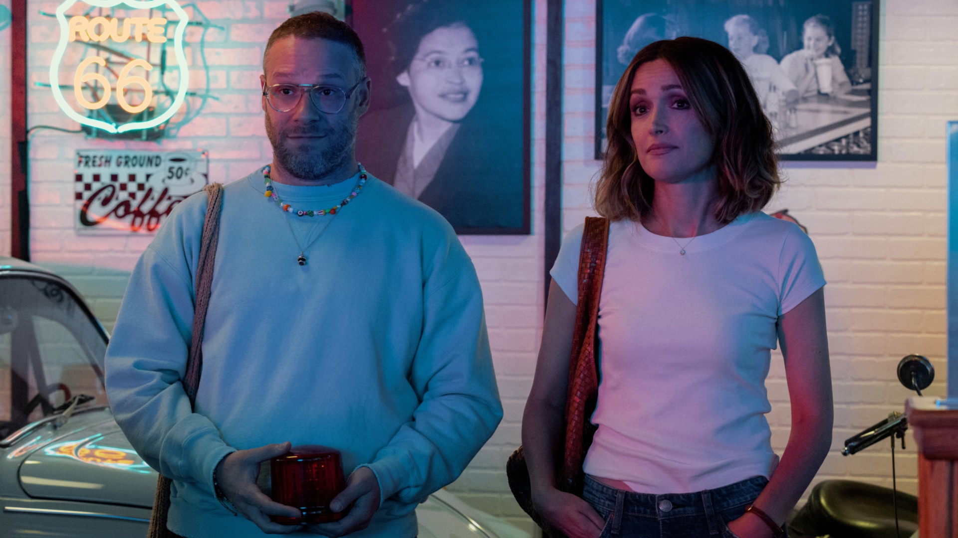 Seth Rogen et Rose Byrne dans Platonic