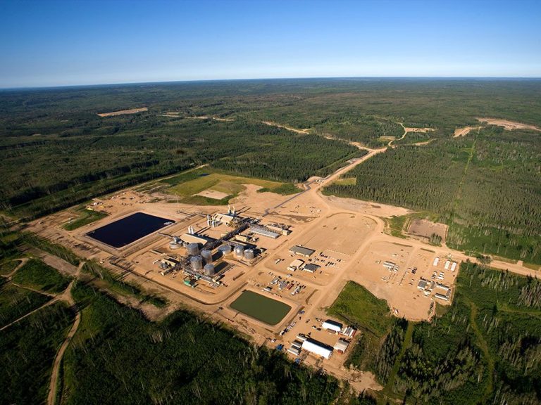 ConocoPhillips achète la participation restante dans Surmont pour 4 milliards de dollars, contrecarrant Suncor