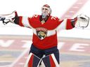 Sergei Bobrovsky des Panthers de la Floride s'échauffe avant le troisième match de la finale de la Conférence de l'Est.