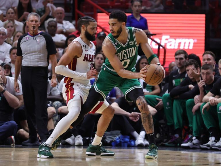 Tatum marque 34 buts, les Celtics évitent l’élimination en dépassant Heat dans le match 4