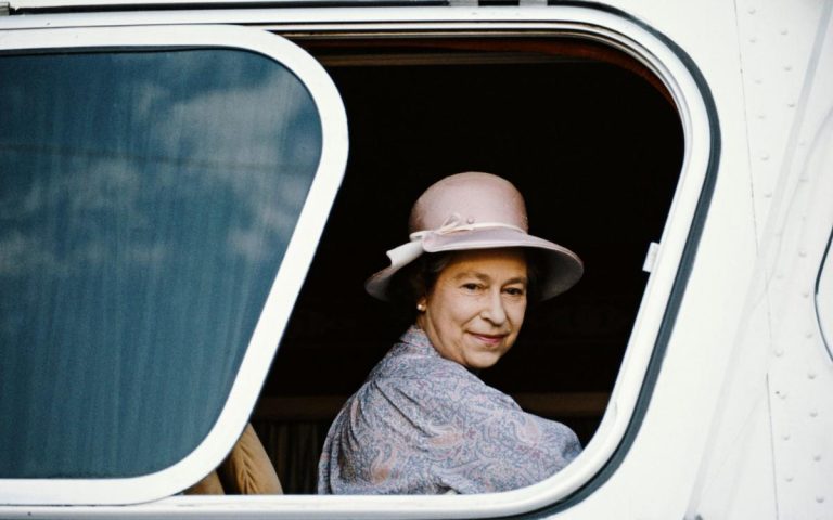 Un homme a menacé de tuer feu Queen lors d’une visite aux États-Unis en 1983, révèle un dossier du FBI