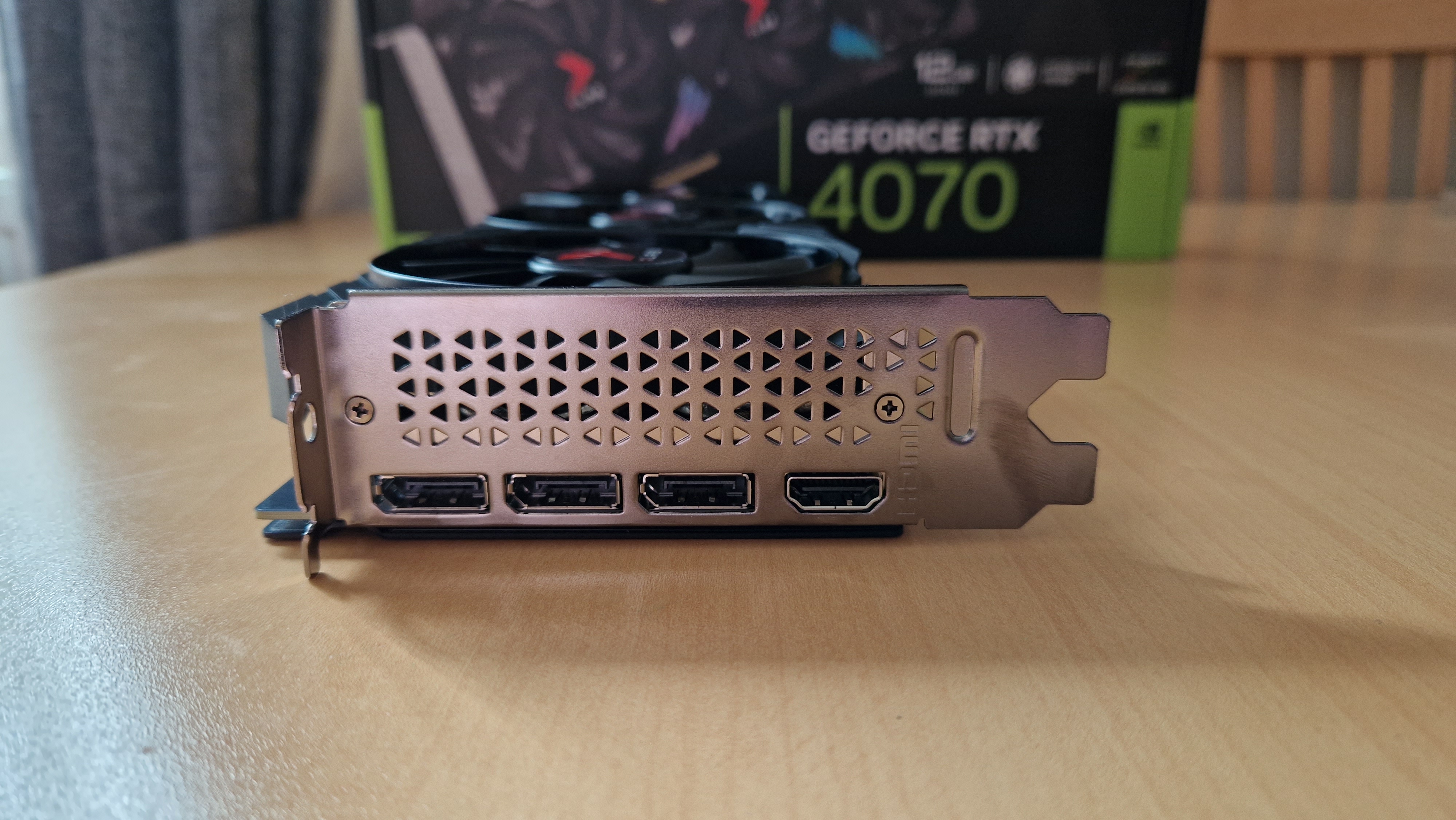 Ports de connexion de la PNY GeForce RTX 4070