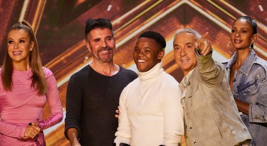 Les juges de Britain's Got Talent ont frappé le Golden Buzzer après les chants de la foule