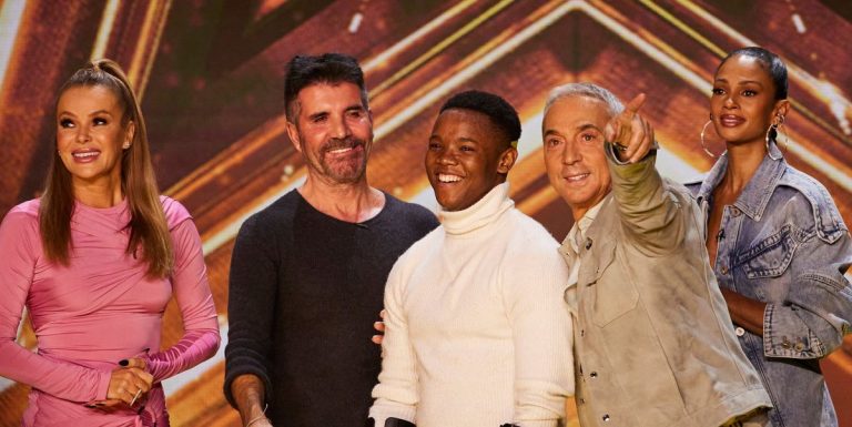 Les juges de Britain's Got Talent ont frappé le Golden Buzzer après les chants de la foule
