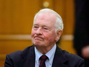 DOSSIER : L'ancien gouverneur général David Johnston comparaît devant un comité de la Chambre des communes examinant sa nomination au poste de commissaire aux débats électoraux sur la colline du Parlement à Ottawa le mardi 6 novembre 2018.