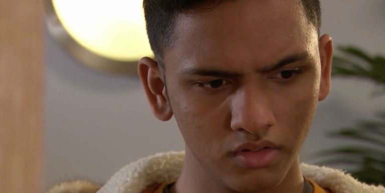 Imran Maalik des Hollyoaks confirme les plans de sortie après des doutes de dernière minute
