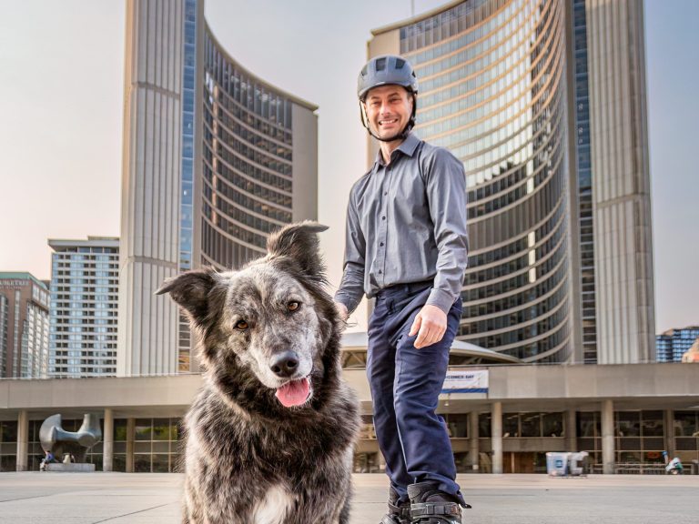 Il y a 102 candidats à la mairie de Toronto, dont ce chien