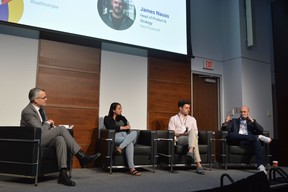 Le rédacteur en chef du Financial Post, Kevin Carmichael, anime un panel avec la responsable de la conformité de Wealthsimple, Hanna Zaidi, le responsable des produits de KOHO, Brendan O'Driscoll, et le responsable des produits et de la stratégie de Neo Financial, James Nauss, lors du Bankers Summit 2023.