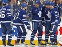 John Tavares des Maple Leafs célèbre un but contre les Canadiens de Montréal lors d'un match de la LNH au Scotiabank Arena le 8 avril 2023 à Toronto.