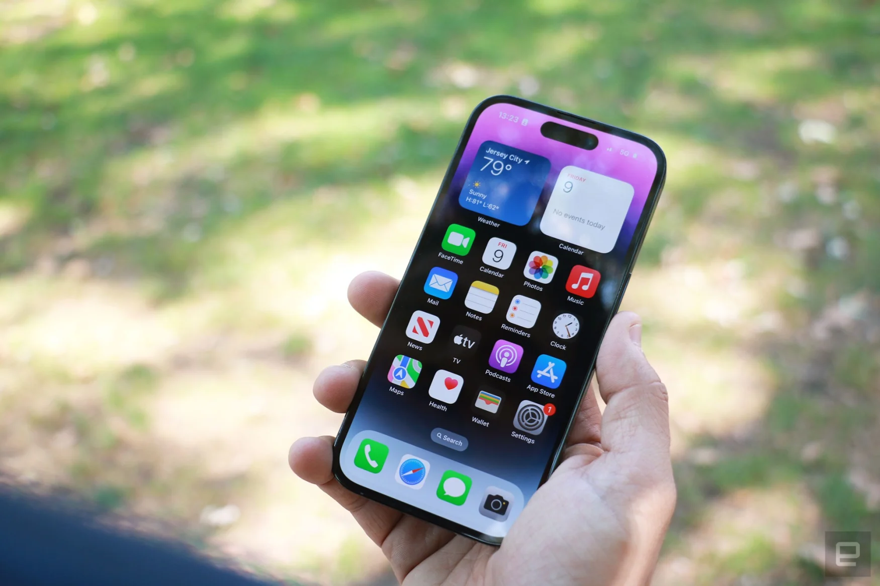 Écran d'accueil Apple iPhone 14 Pro avec iOS 16