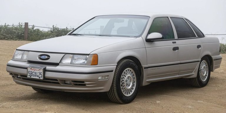 1989 Ford Taurus SHO est notre choix d’enchères Apportez une remorque