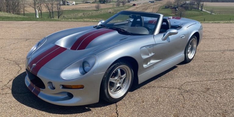 1999 Shelby Series 1 Roadster est notre choix d’enchères pour apporter une remorque