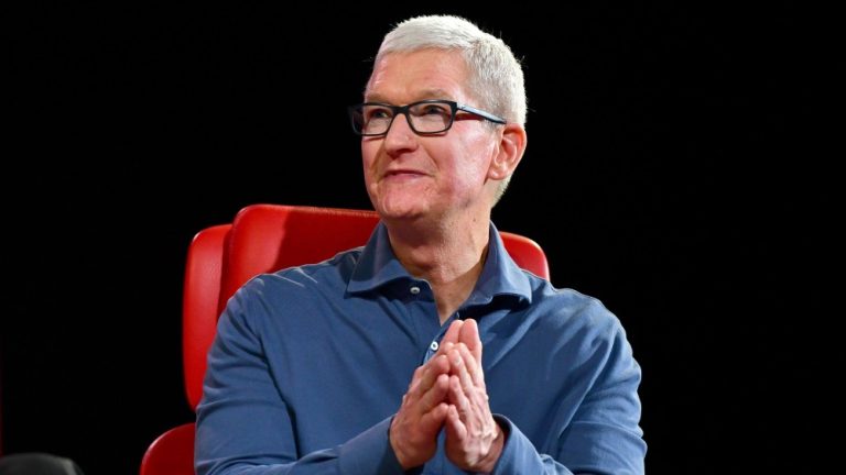 Apple dépasse ses objectifs alors que les ventes trimestrielles chutent de 3 % et que les revenus des services atteignent un record de 20,9 milliards de dollars.
	
	
