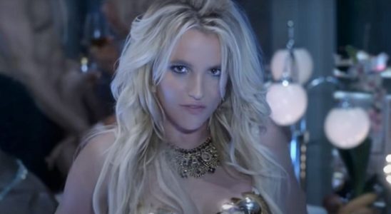 Après que l'avocat de Britney Spears ait critiqué ses managers pour avoir pris des millions, il est maintenant confronté à de grandes questions