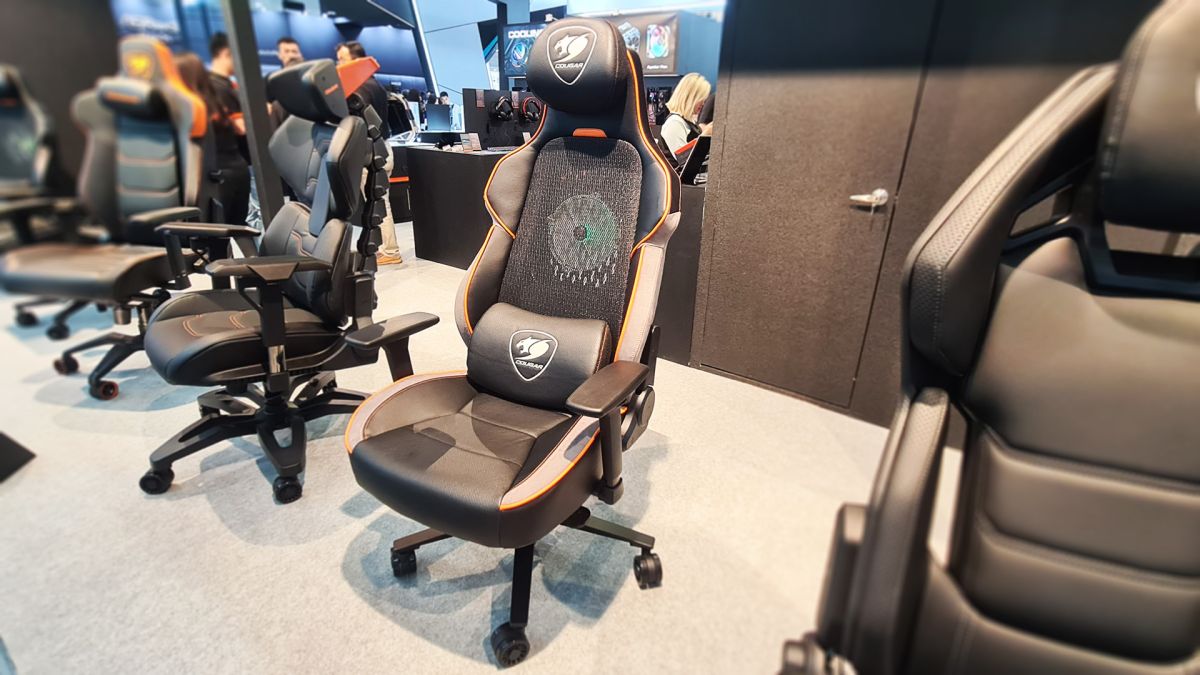 Après une journée complète de Computex sous une chaleur de 32 degrés, je n'ai jamais été aussi heureux de m'asseoir dans une chaise de jeu avec un ventilateur dans le dossier
