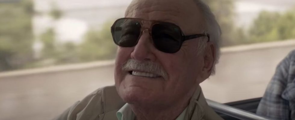 Attendez, Stan Lee a été photoshoppé dans la photo du casting du 10e anniversaire de Marvel Studios?