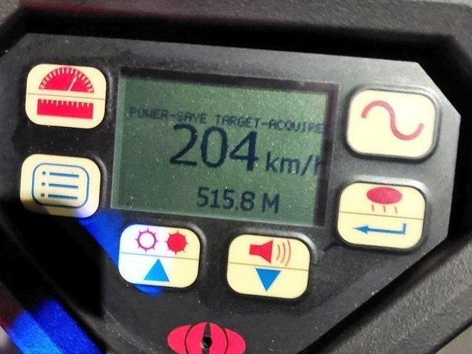 Automobiliste accusé d’avoir roulé à 204 km/h sur l’autoroute.  401 : Police provinciale de l’Ontario