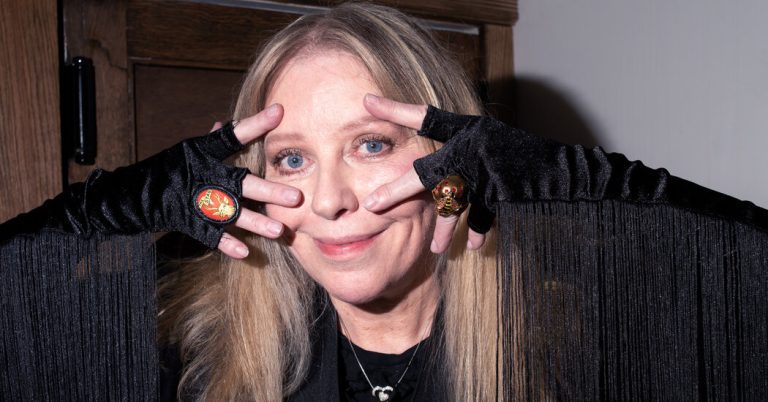 Bebe Buell, muse du rock ‘n’ roll, chante sa propre chanson