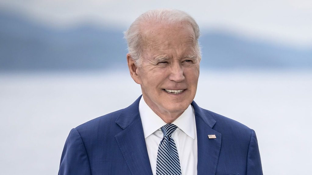 Biden nomme Anna Gomez, avocate vétéran du gouvernement, commissaire de la FCC
