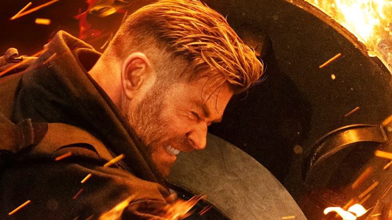 Chris Hemsworth dit que la scène de combat brutal en prison d'Extraction 2 était "la chose la plus difficile que j'aie jamais faite"
