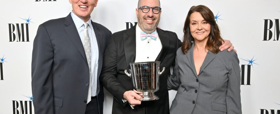 Christopher Lennertz reçoit le prix de la meilleure composition aux BMI Film, TV, Visual Media Awards 2023 Les plus populaires doivent être lus Inscrivez-vous aux newsletters Variety Plus de nos marques