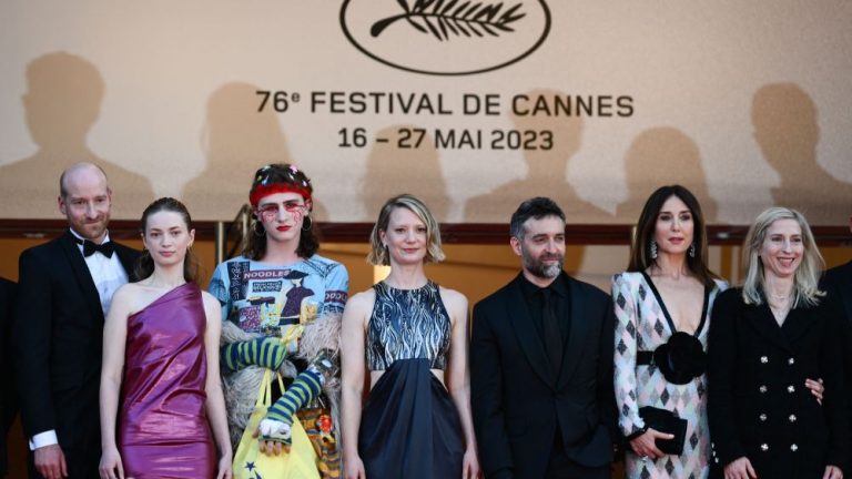 "Club Zero" repousse les limites avec une scène de vomissements grossière et obtient une standing ovation de cinq minutes à Cannes Les plus populaires doivent être lus
	
	
