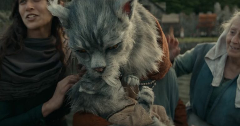 Comment les réalisateurs de films D&D ont conçu Neverwinter et leur marionnette Tabaxi "maudite"
