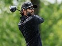 Adam Hadwin du Canada joue son tir du quatrième tee lors d'une ronde d'entraînement avant le championnat PGA 2023.