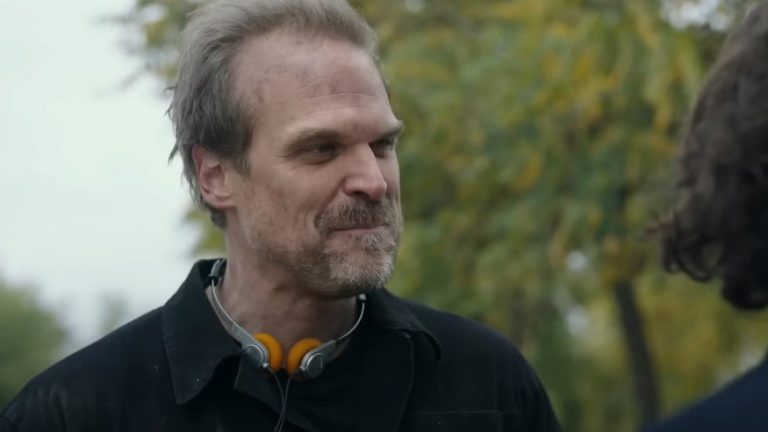 David Harbour explique pourquoi "les films de jeux vidéo ne fonctionnent pas" et ce qui l'a quand même vendu sur Gran Turismo
