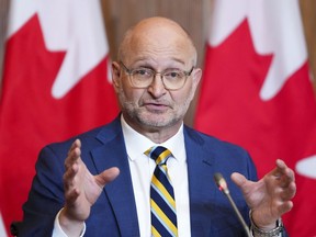 David Lametti, ministre de la Justice et procureur général du Canada, fait une annonce concernant la réforme de la mise en liberté sous caution à Ottawa le mardi 16 mai 2023. Les avocats pénalistes craignent que les modifications proposées aux lois canadiennes sur la mise en liberté sous caution ne soient constitutionnelles, car ils ont hâte attendre une déclaration expliquant pourquoi les libéraux fédéraux pensent que les réformes sont conformes à la Charte.  LA PRESSE CANADIENNE/Sean Kilpatrick