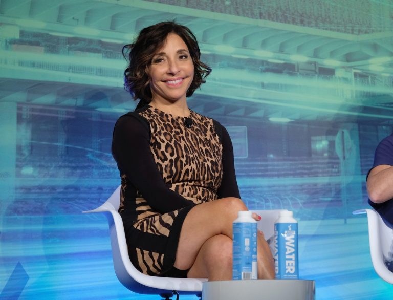 Elon Musk nomme le nouveau PDG de Twitter, Linda Yaccarino de NBCU