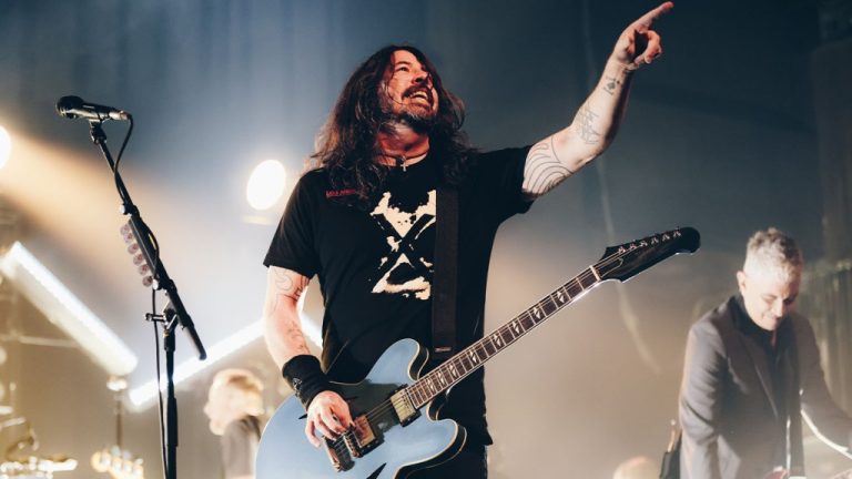 Foo Fighters annonce un nouveau batteur dans le livestream "Preparing Music for Concerts"
