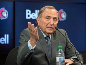 DOSSIERS : Gary Bettman, commissaire de la LNH