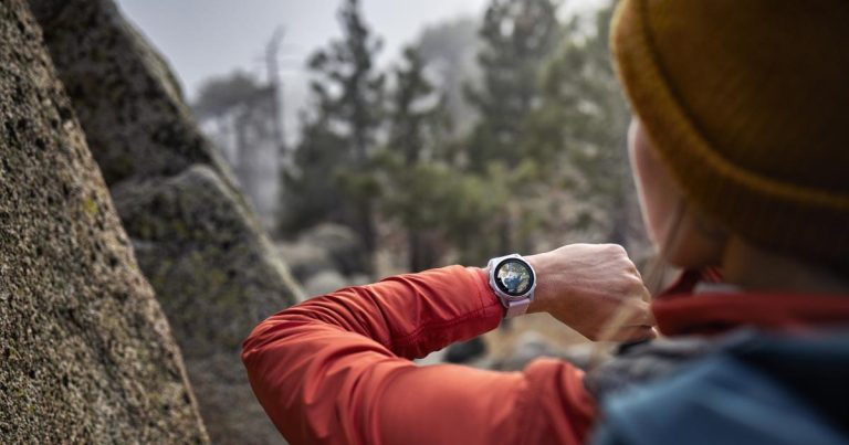 Garmin dévoile des montres connectées haut de gamme pour les explorateurs aux poches profondes