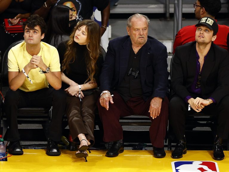 Jack Nicholson revient sur le terrain pour le match éliminatoire des Lakers