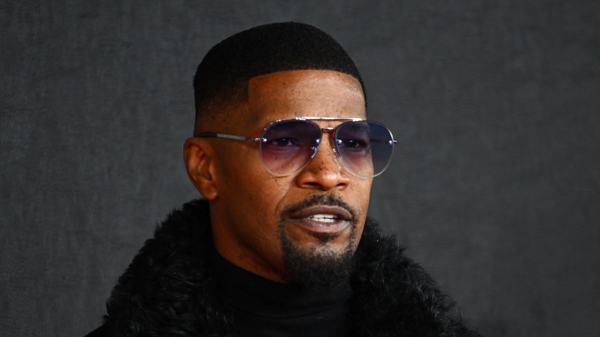 Jamie Foxx reste hospitalisé en tant que film de retour en action, Beat Shazam reprend sans lui
