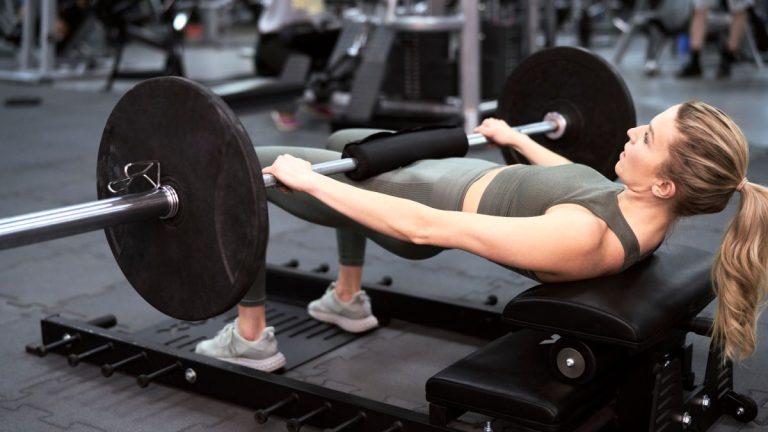 Je suis un entraîneur personnel – cet exercice de poussée est le meilleur pour renforcer les hanches, les fessiers et les quadriceps