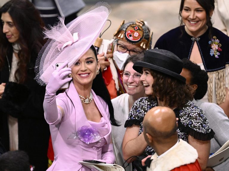 Katy Perry a « le plus grand entourage » au couronnement du roi Charles: rapport