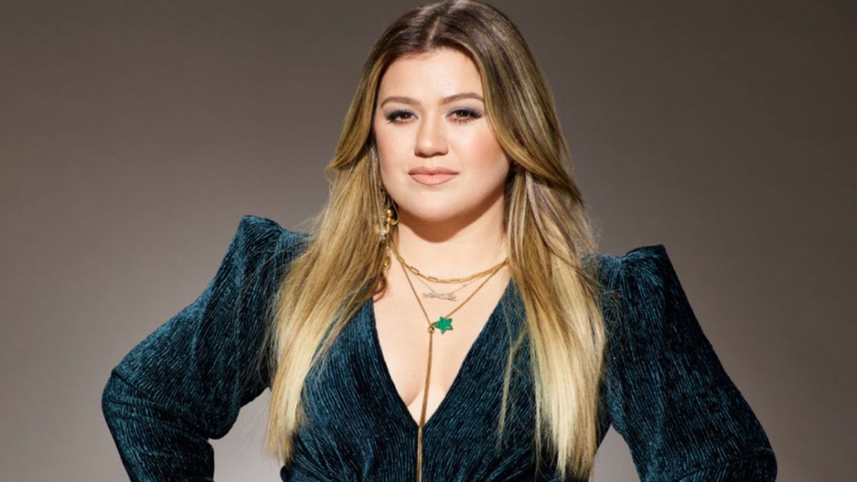 Kelly Clarkson on American Song Contest.