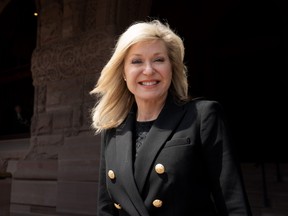 Après avoir obtenu la séparation de Mississauga de Brampton, le maire Crombie cherche à prendre le contrôle du Parti libéral de l'Ontario et à affronter le premier ministre Doug Ford.  (PRESSE CANADIENNE/Chris Young)