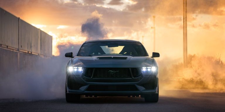 La Ford Mustang V-8 2024 touchée par la taxe sur les gros consommateurs d’essence et des prix plus élevés