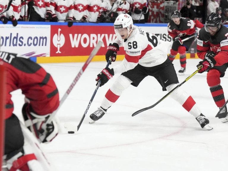 La Suisse bat le Canada pour rester parfaite au championnat du monde de hockey