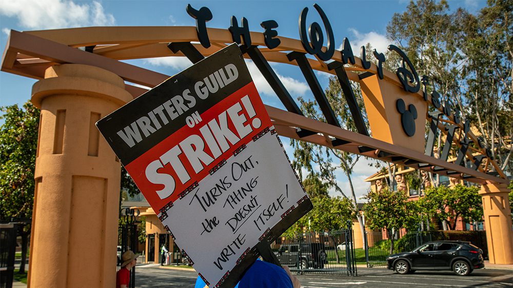 La WGA soutient que la grève coûtera plus cher aux studios que le règlement
	
	
