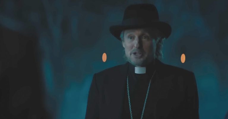 La bande-annonce de Haunted Mansion associe LaKeith Stanfield au prêtre sexy Owen Wilson
