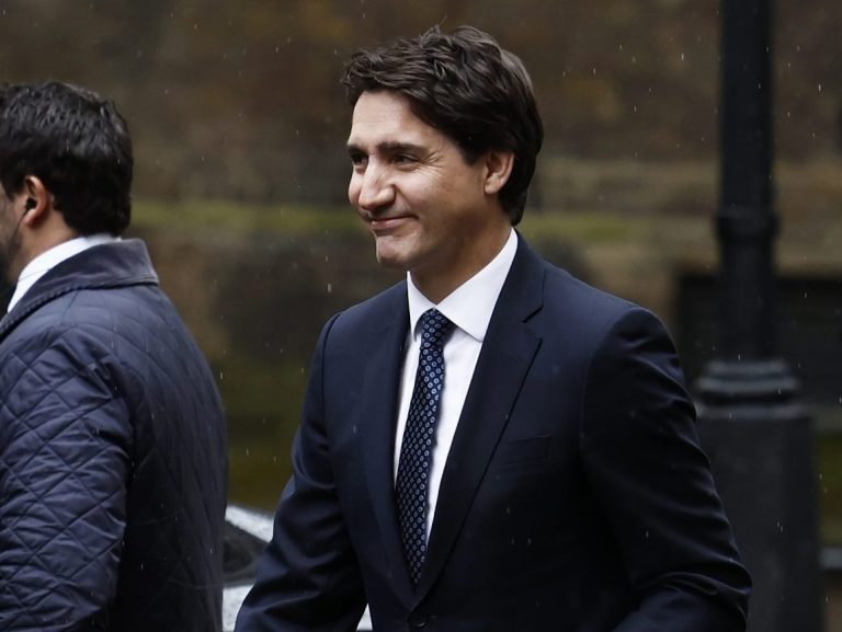 La décision sur les diplomates chinois étant prise « très, très soigneusement » : Trudeau